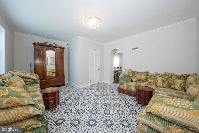 Building Photo - 227 E Hathaway Ln