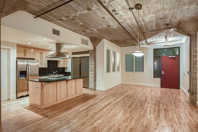 Building Photo - Evolve Real Estate: Stunning Urban Loft 2 ...