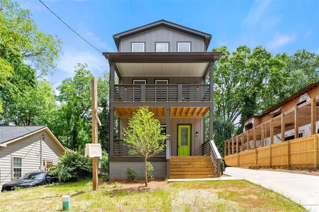 Primary Photo - 1016 Welch St SW
