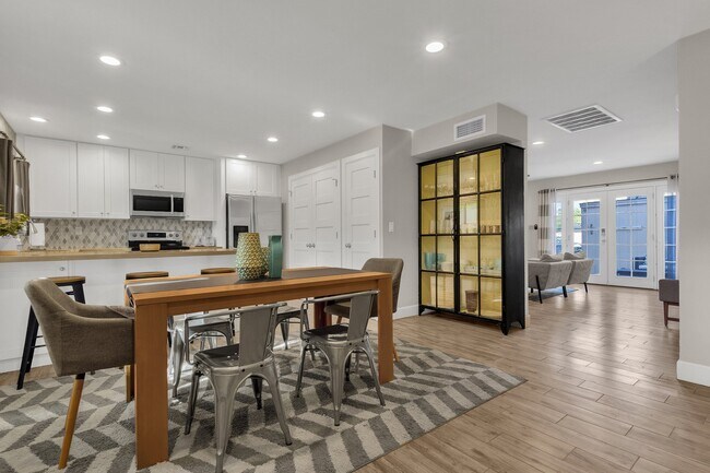 Building Photo - 6165 N Granite Reef Rd