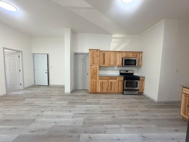 Building Photo - 124 Winfield Ave