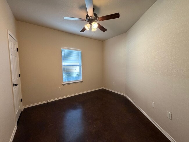 Building Photo - 204 Kaspar Way