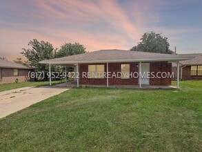 Building Photo - 2524 Pinon Ct