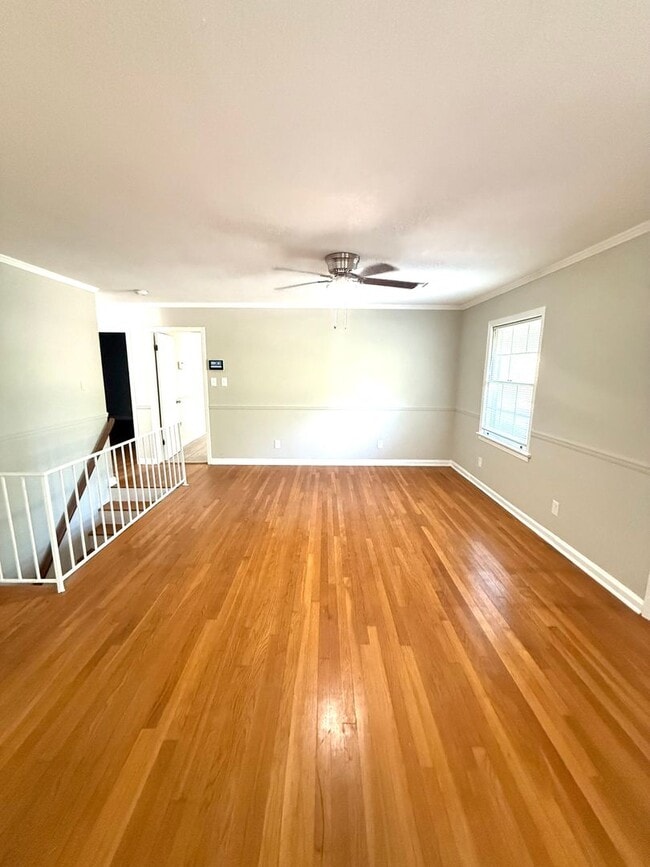 Building Photo - **5 Bedroom 3 bath located in Forest Hills...