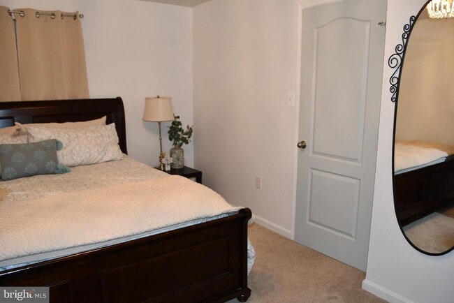 Building Photo - 848 Chestnut Ridge Dr