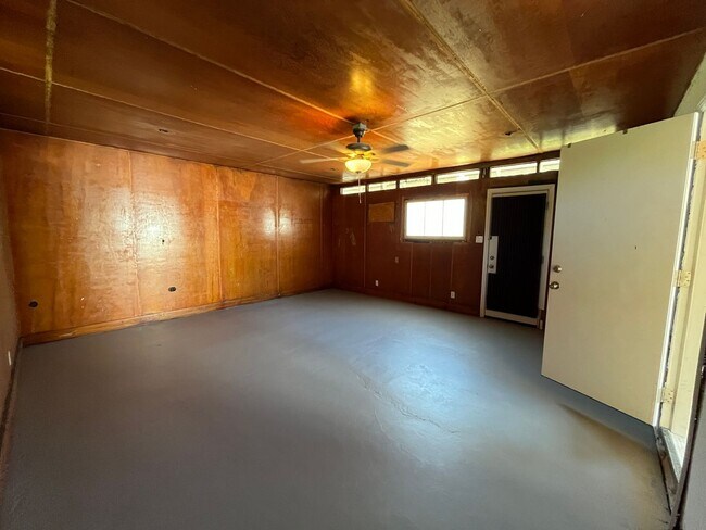Building Photo - AVAILABLE NOW! 3+2 w/bonus room + applianc...