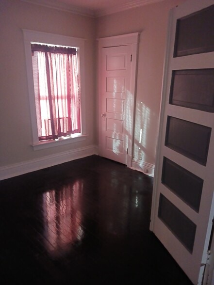 Building Photo - 810 Farragut Pl