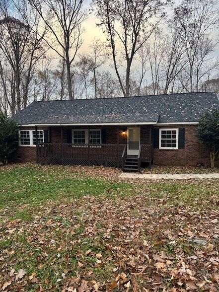 Primary Photo - 105 Cherokee Trl