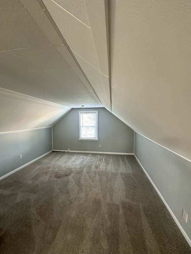 Building Photo - 1720 Kilburn Ave