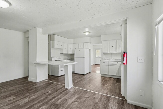 Building Photo - 2215 Mt Olivet Rd