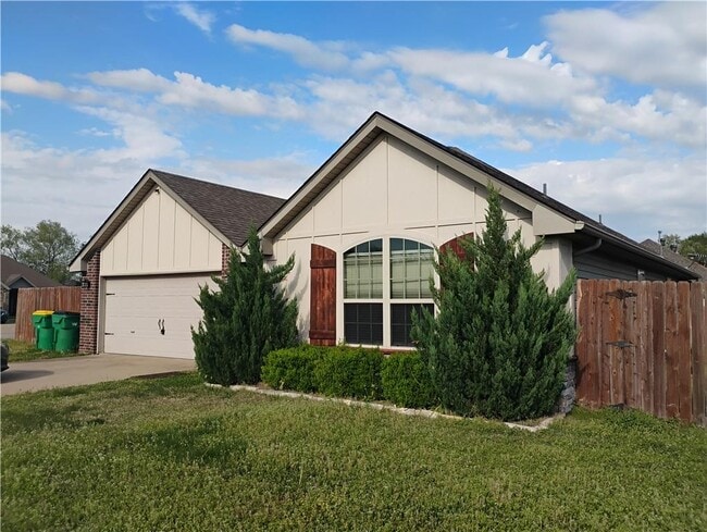Primary Photo - 320 Jack Perry Dr