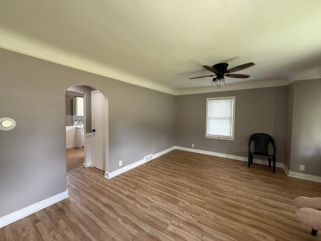 Building Photo - 1412 N Ballenger Hwy
