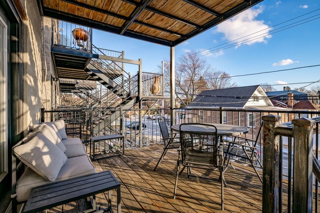 Building Photo - 6641 W Belmont Ave