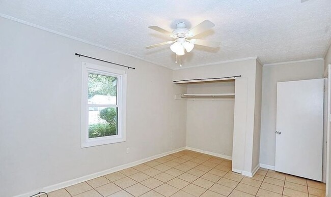 Building Photo - 5330 Athena Dr