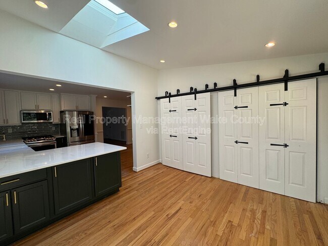 Building Photo - 3018 Medlin Dr