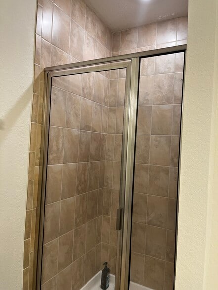 Master bathroom - 1418 Evergreen Ter