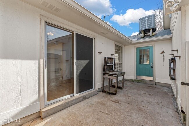 Building Photo - 5005 Longstreet Pl