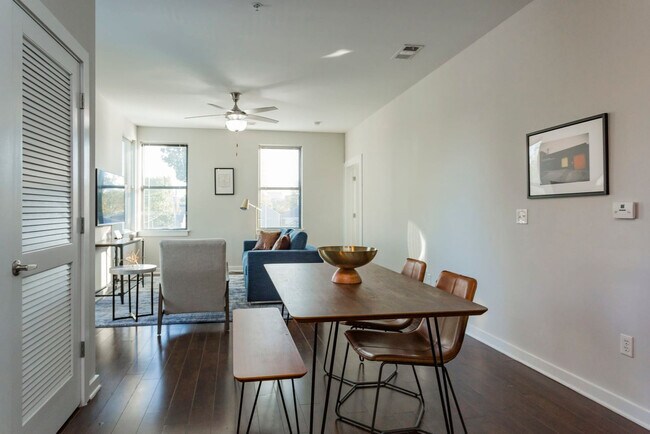 Building Photo - 1016 18th Ave S