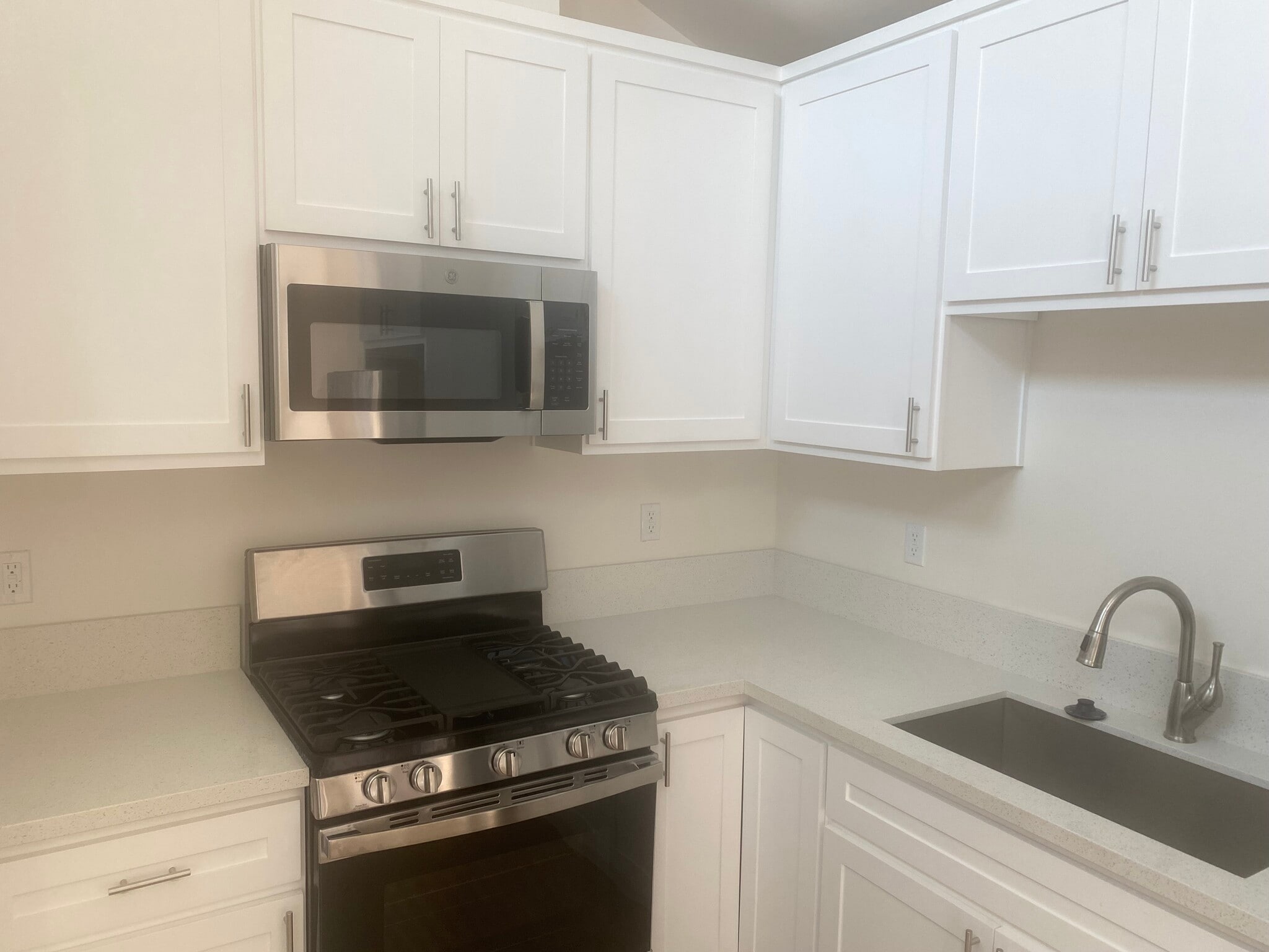 Building Photo - 2916 E 10th St