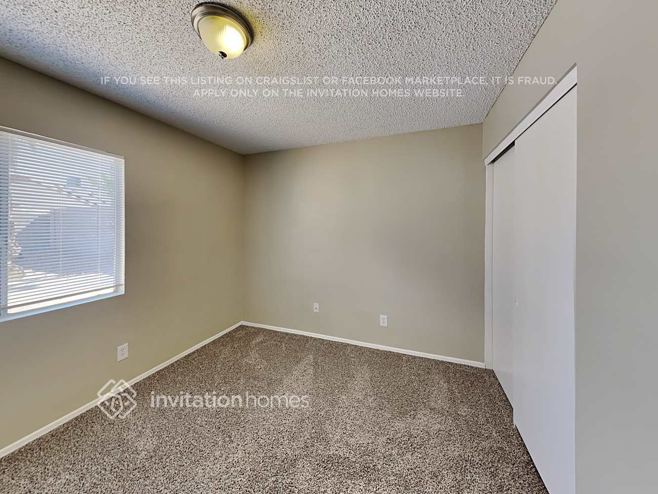 Building Photo - 1102 E Utopia Rd