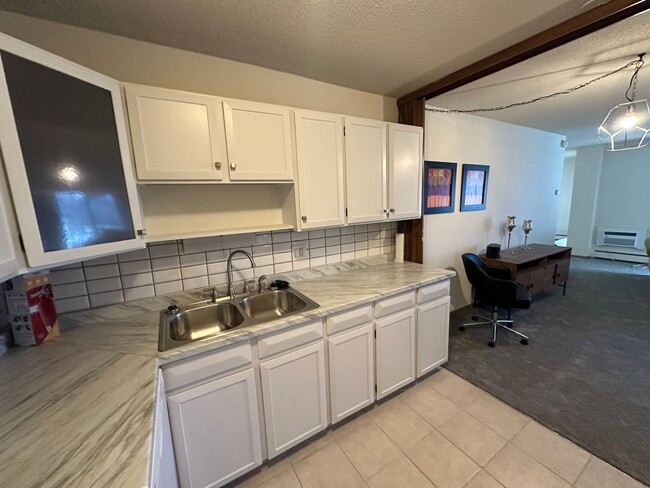 Building Photo - Serene & bright 2-bed, 2-bath, 1380 sq. ft...