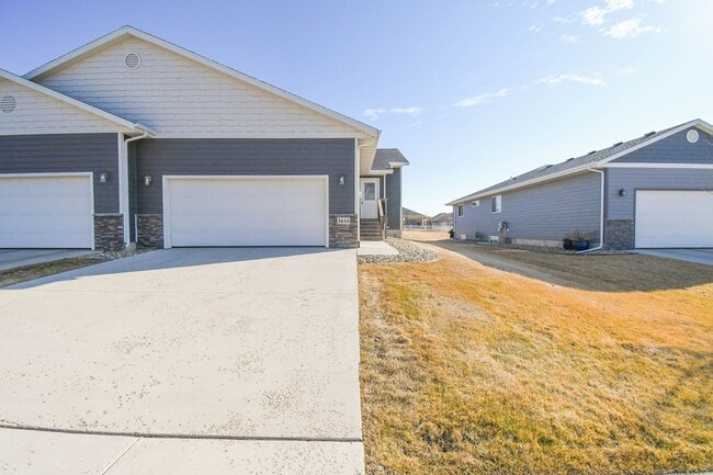 Building Photo - 3616 S Outfield Cir