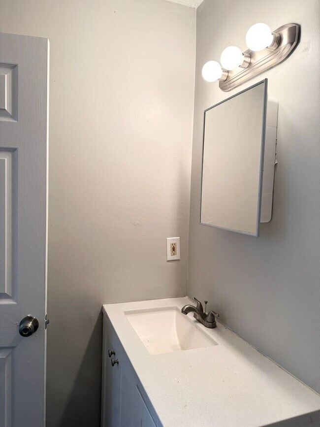 Building Photo - MOVE IN SPECIAL! $100 SECURITY DEPOSIT