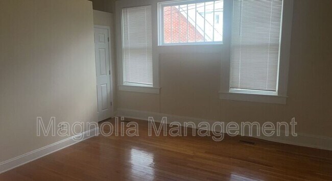 Building Photo - 819 S Chestnut St