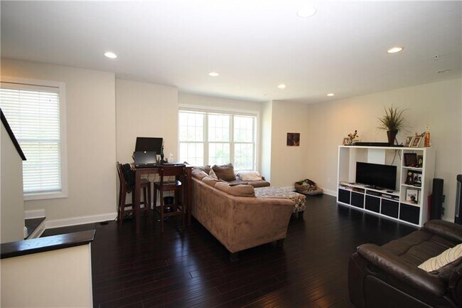 Building Photo - 102 Chapel Harbor Dr