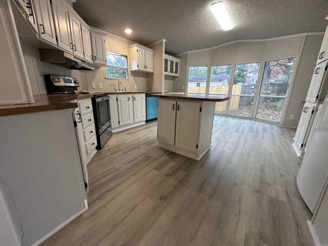 Building Photo - 2712 Spring St