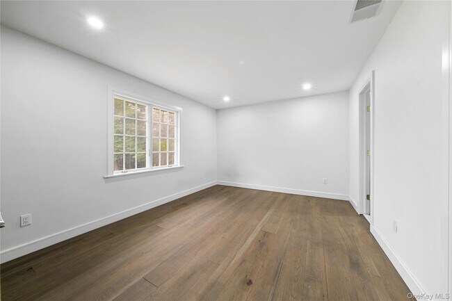 Building Photo - 257 Southlawn Ave