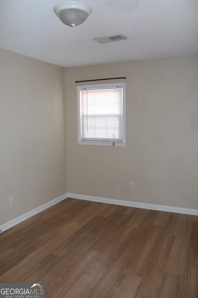 Building Photo - 128 Sandy Way