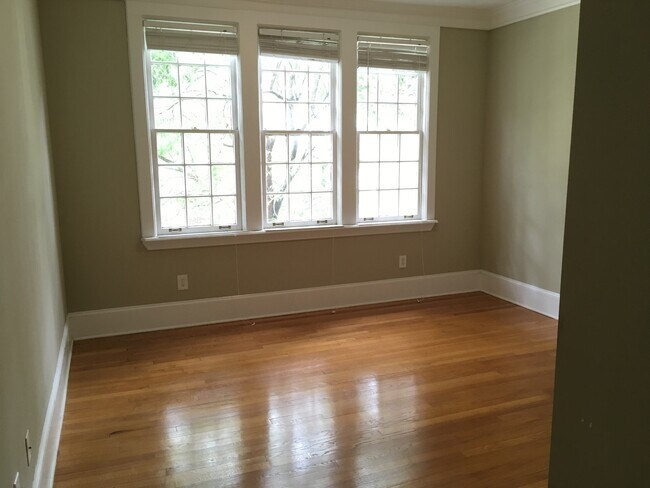 Building Photo - Right Across Street from Augusta University Summerville Campus!