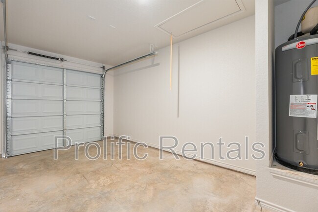 Building Photo - 111 Logan Ct