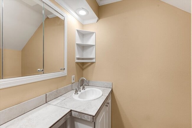 Building Photo - RIVERFRONT CONDO IN LONGVIEW