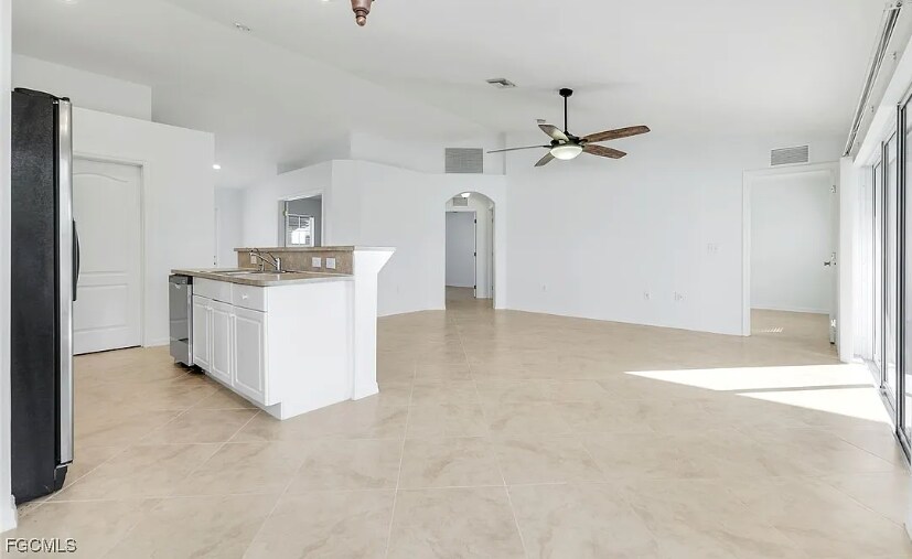 Building Photo - 2334 W Price Blvd