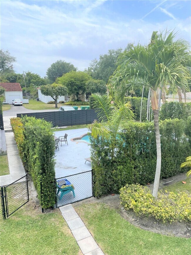 Building Photo - 5116 SW 57th Ave