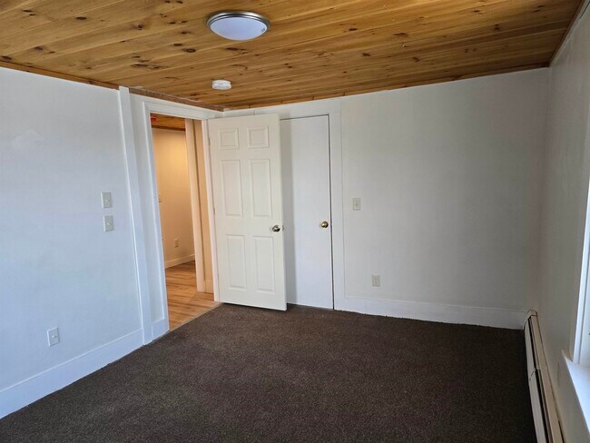 Building Photo - 147 Laurel St