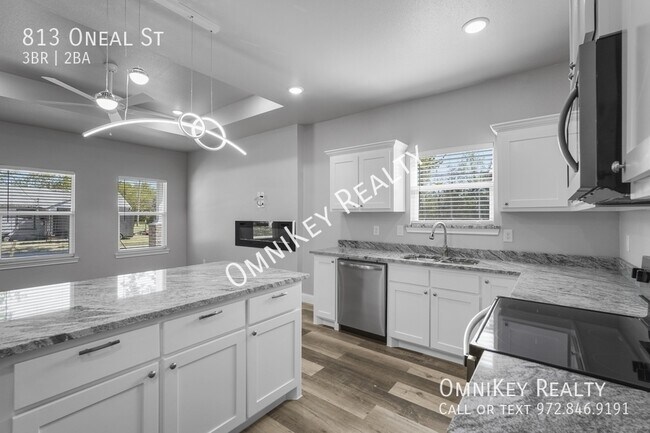 Building Photo - 813 Oneal St