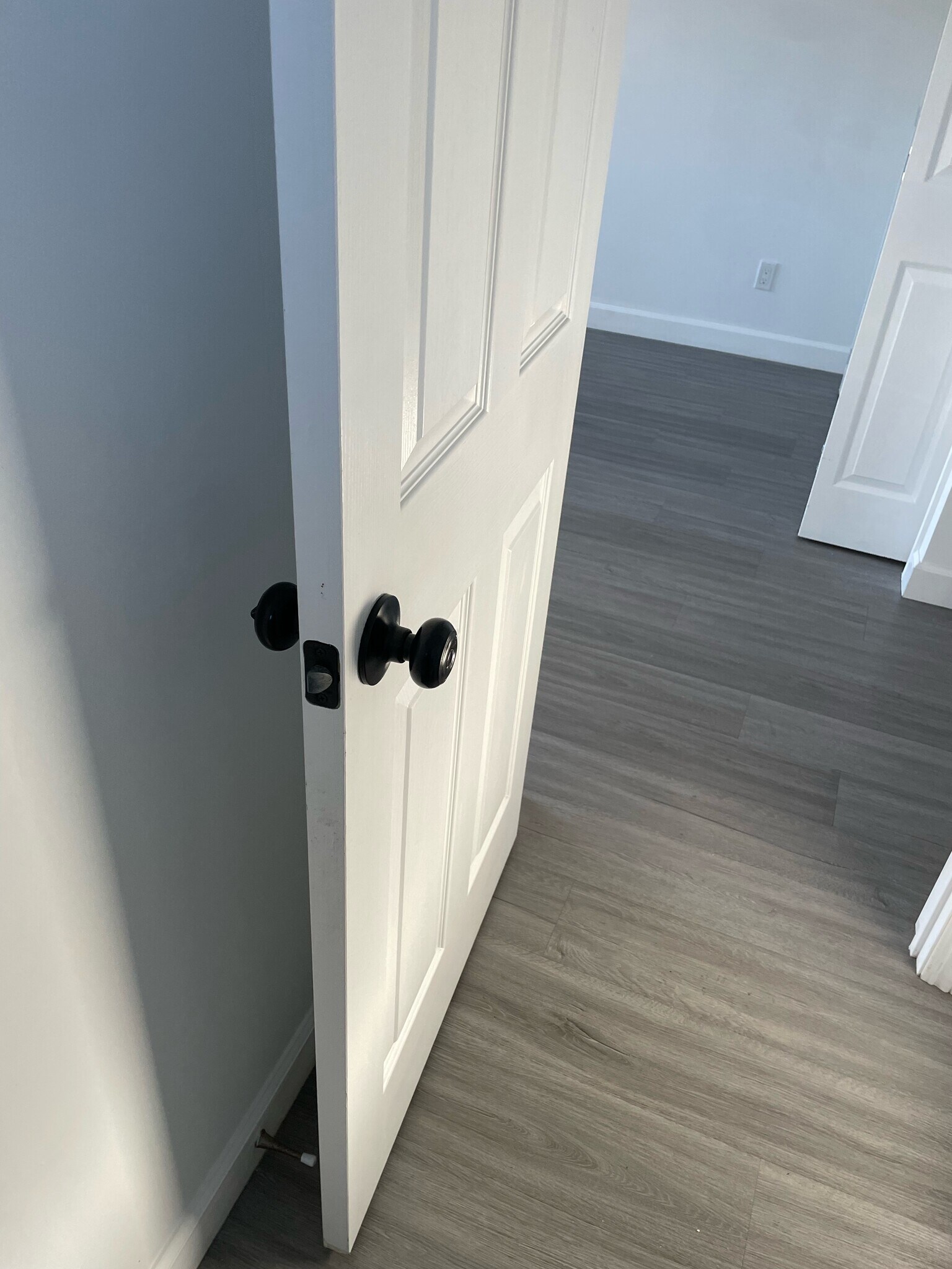 Building Photo - 265 E 69th Way