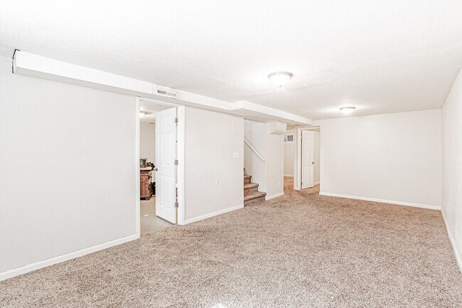 Building Photo - Exceptional 4-Bed, 2-Bath Home in Englewoo...