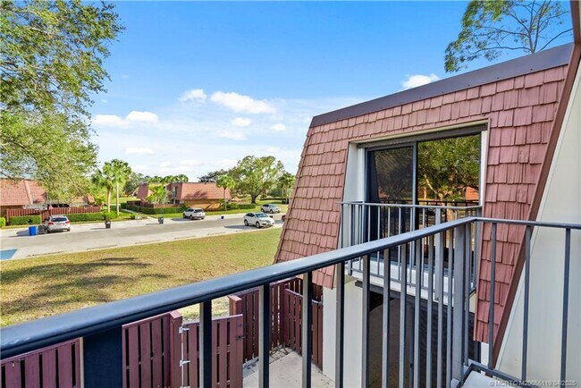 Building Photo - 2930 SW Sunset Trace Cir