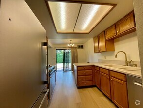 Building Photo - SE Single level 2 Bed 2 Bath Condo - A/C, ...