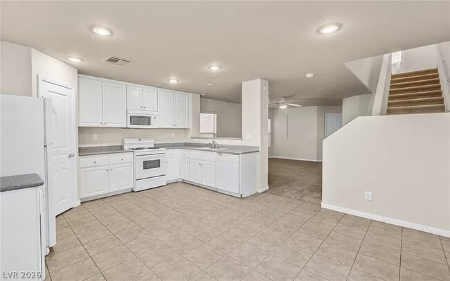 Building Photo - 4836 Golden Shimmer Ave