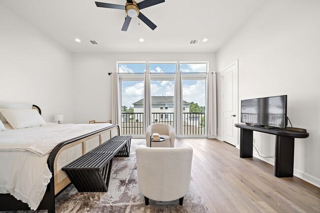 Building Photo - 907 W 16th St