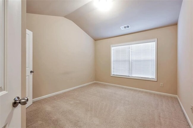 Building Photo - 2755 Maple Park Pl