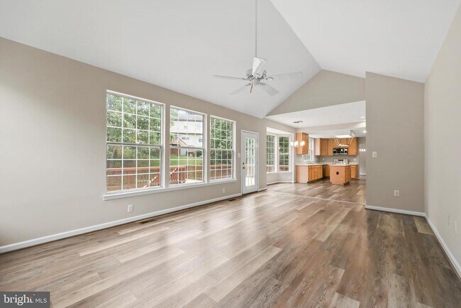 Building Photo - 18865 Crossroads Ct