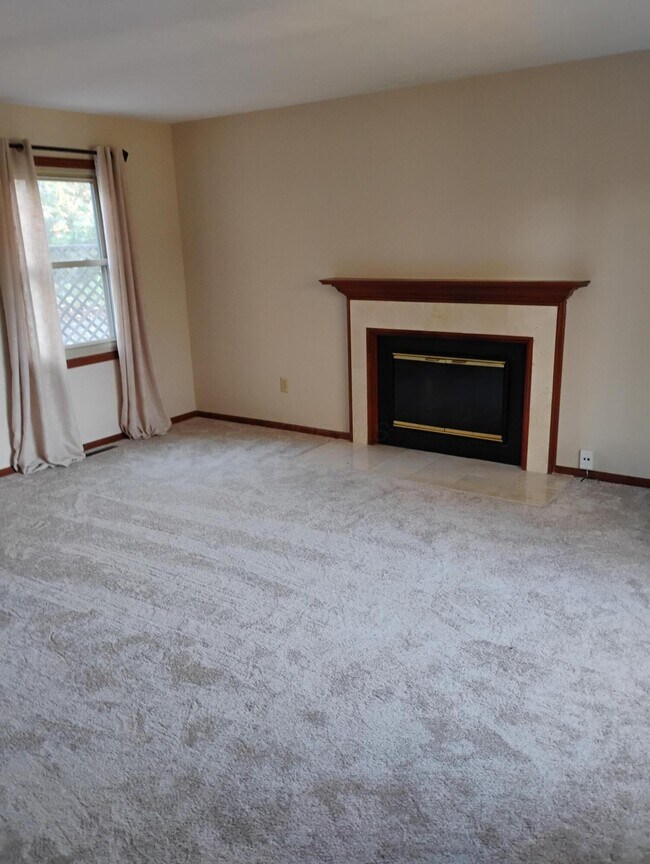 Building Photo - 339 Clover Ln