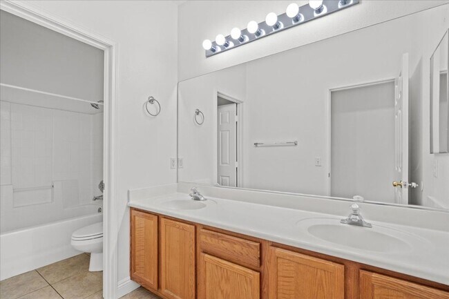 Building Photo - Fabulous Home!