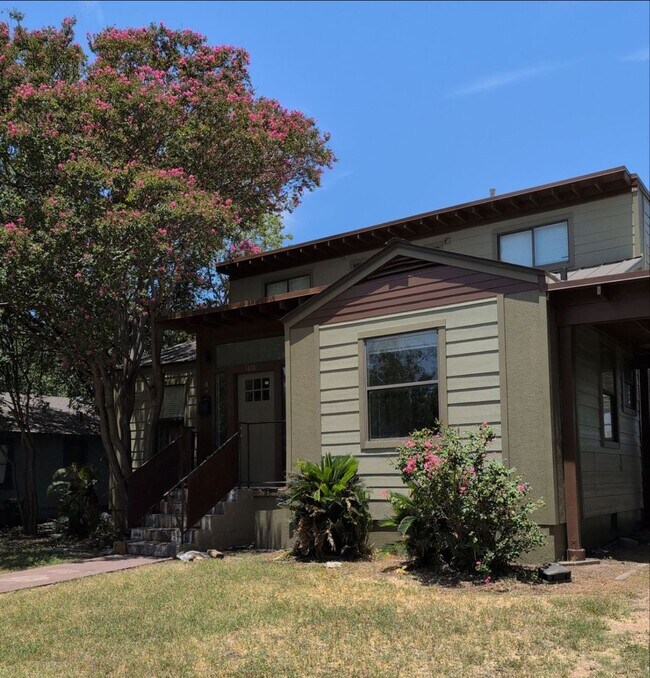 Building Photo - 7bed/6.5bath + 3 car garage and carport